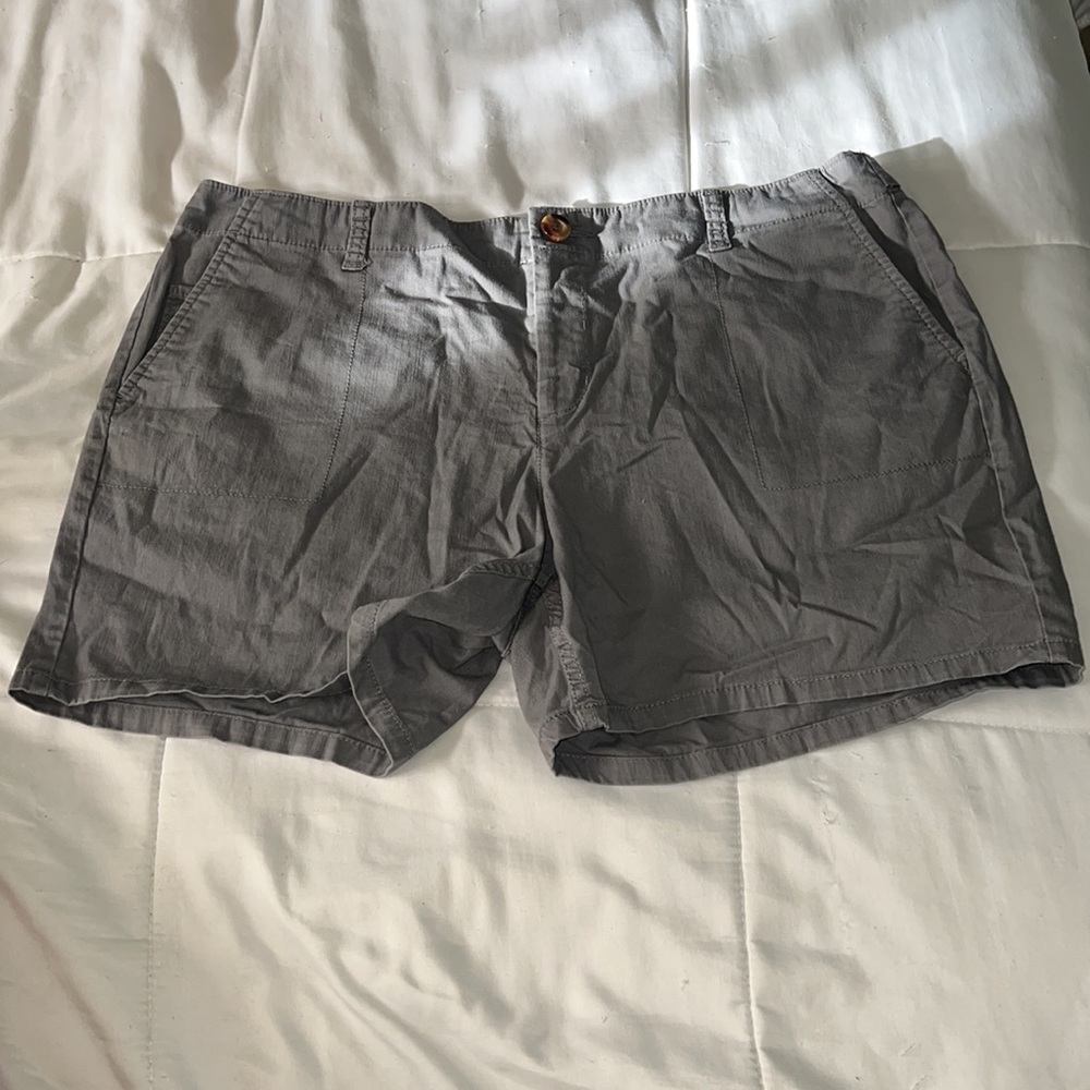 🩶Dockers ladies shorts. Size 16🩶